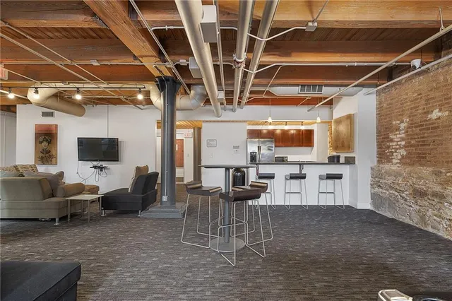 $150,000 | 700 Broadway Boulevard, Unit 210, Kansas City, MO 64105