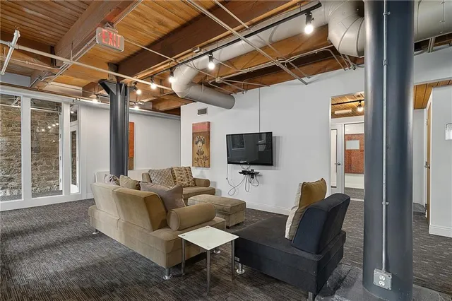 $150,000 | 700 Broadway Boulevard, Unit 210, Kansas City, MO 64105