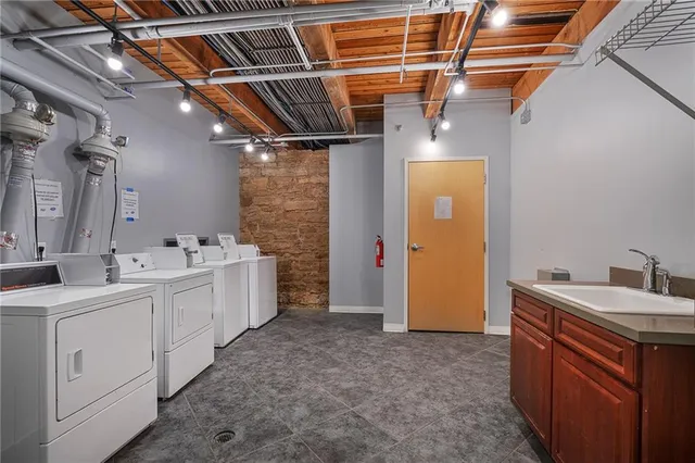 $150,000 | 700 Broadway Boulevard, Unit 210, Kansas City, MO 64105