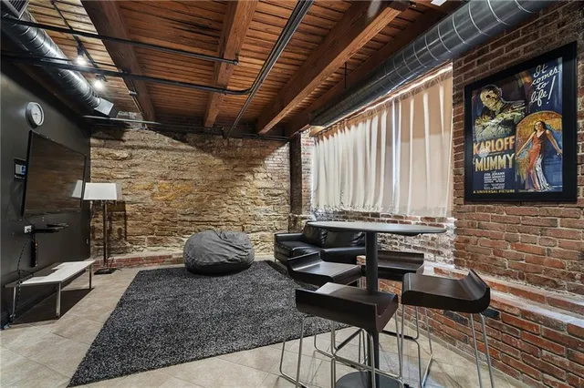 $150,000 | 700 Broadway Boulevard, Unit 210, Kansas City, MO 64105