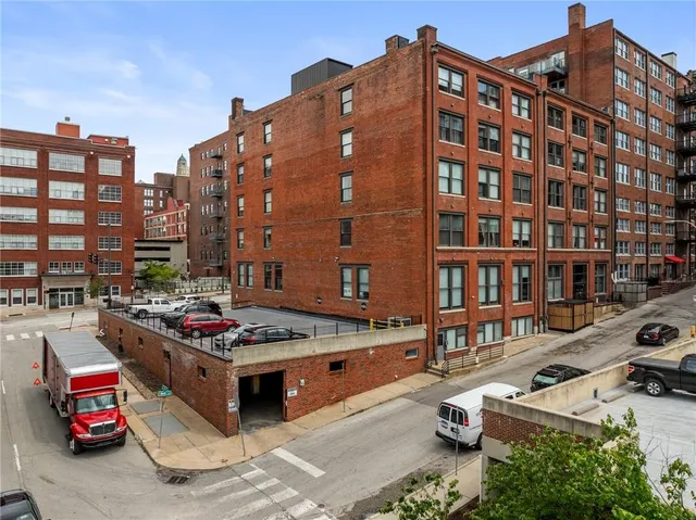 $150,000 | 700 Broadway Boulevard, Unit 210, Kansas City, MO 64105