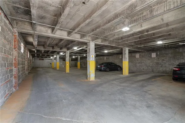 $150,000 | 700 Broadway Boulevard, Unit 210, Kansas City, MO 64105