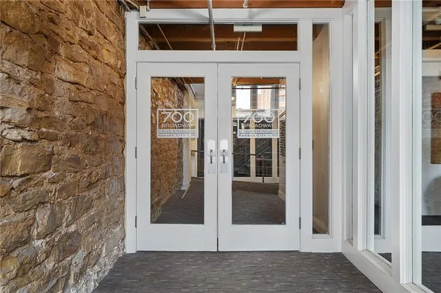 $150,000 | 700 Broadway Boulevard, Unit 210, Kansas City, MO 64105