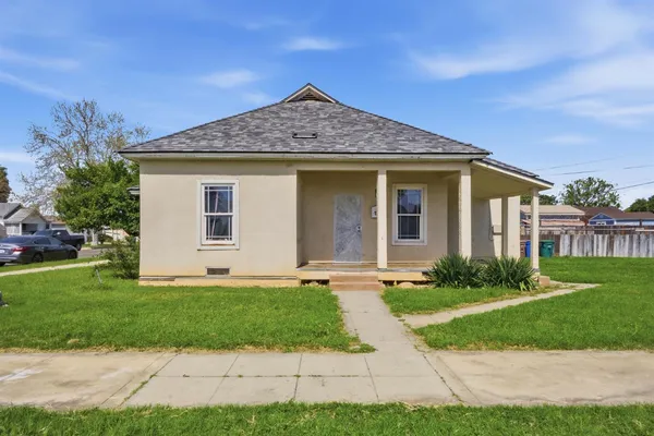 $283,500 | 1920 9th Street, Sanger, CA 93657