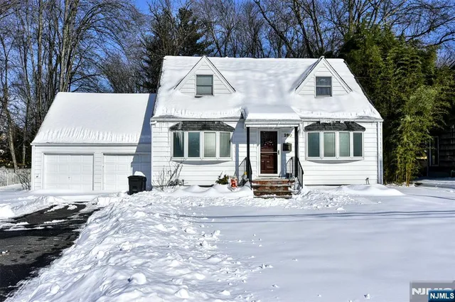 $800,000 | 260 West Allendale Avenue, Allendale, NJ 07401