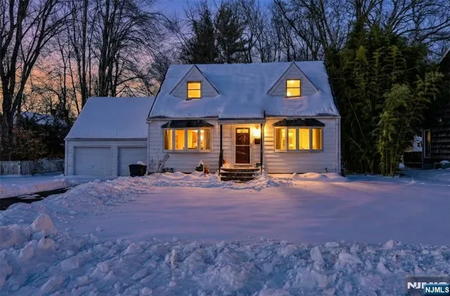 $800,000 | 260 West Allendale Avenue, Allendale, NJ 07401