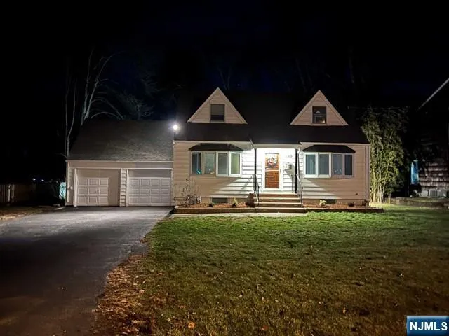 $800,000 | 260 West Allendale Avenue, Allendale, NJ 07401