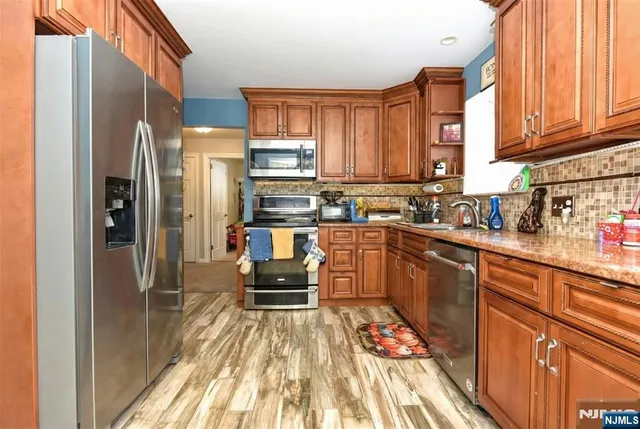 $800,000 | 260 West Allendale Avenue, Allendale, NJ 07401