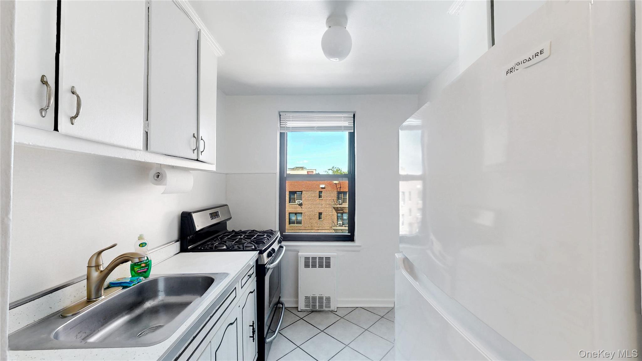 52-21 39th Road, Unit 2A Queens, NY 11377 - Photo 6 of 21 Kitchen