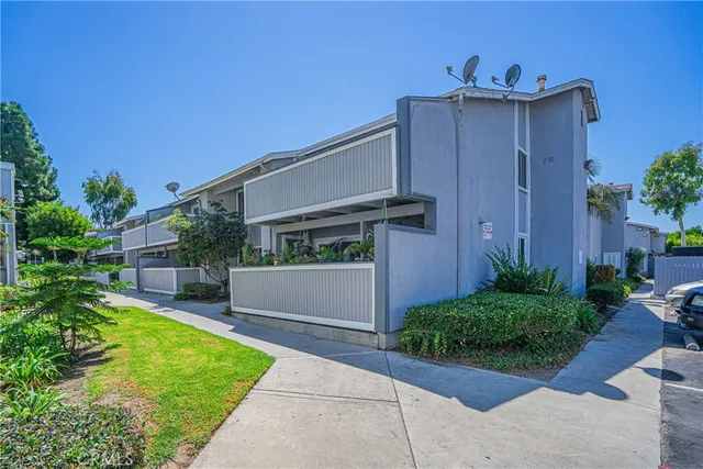 a house view with a outdoor space