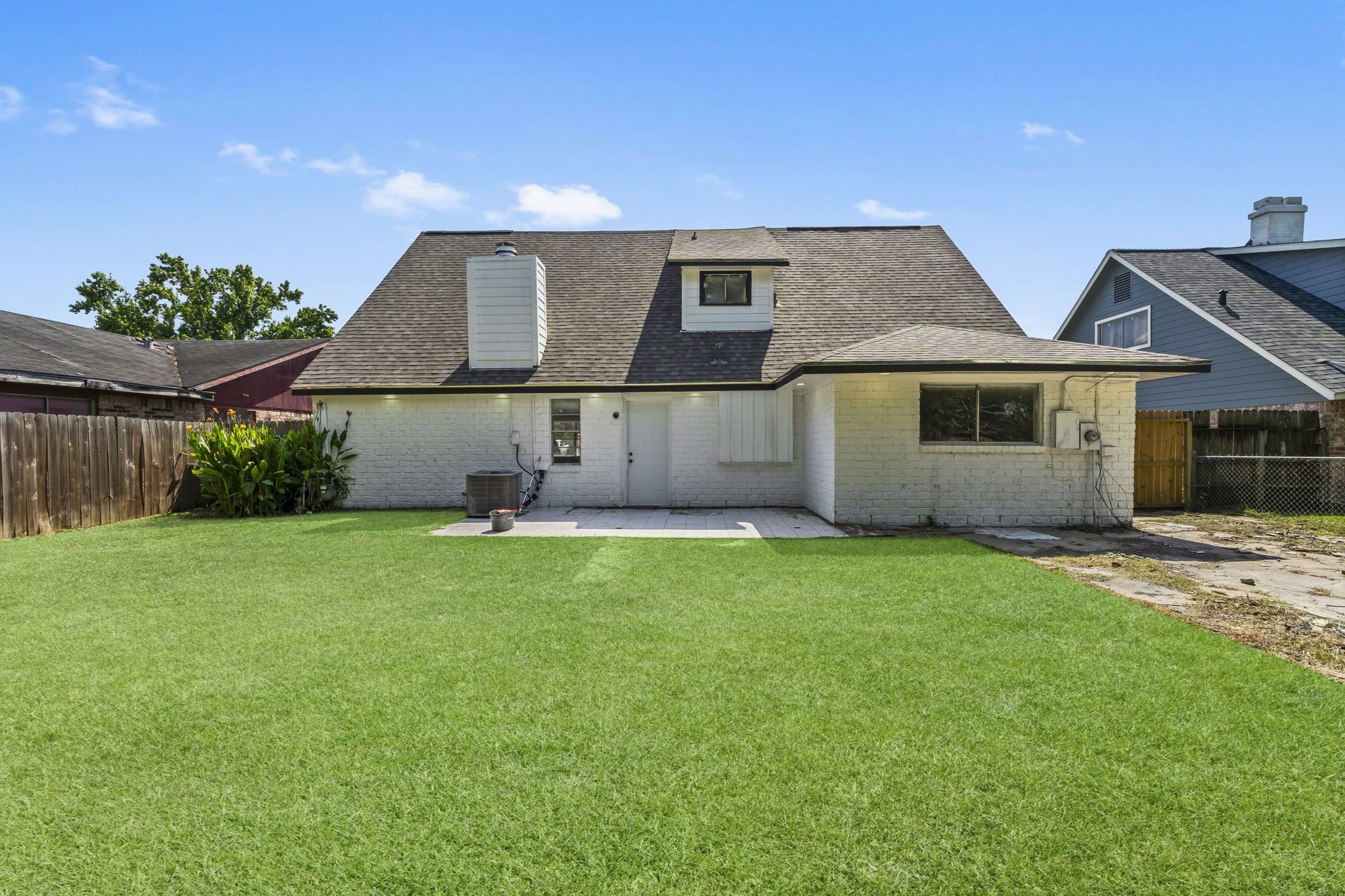 6918 Thornwild Road Houston, TX 77489 - Photo 21 of 21 a front view of a house with a garden