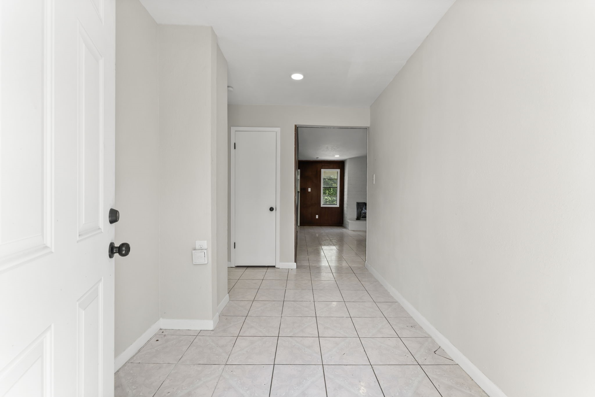 6918 Thornwild Road Houston, TX 77489 - Photo 3 of 21 a view of an empty room and closet