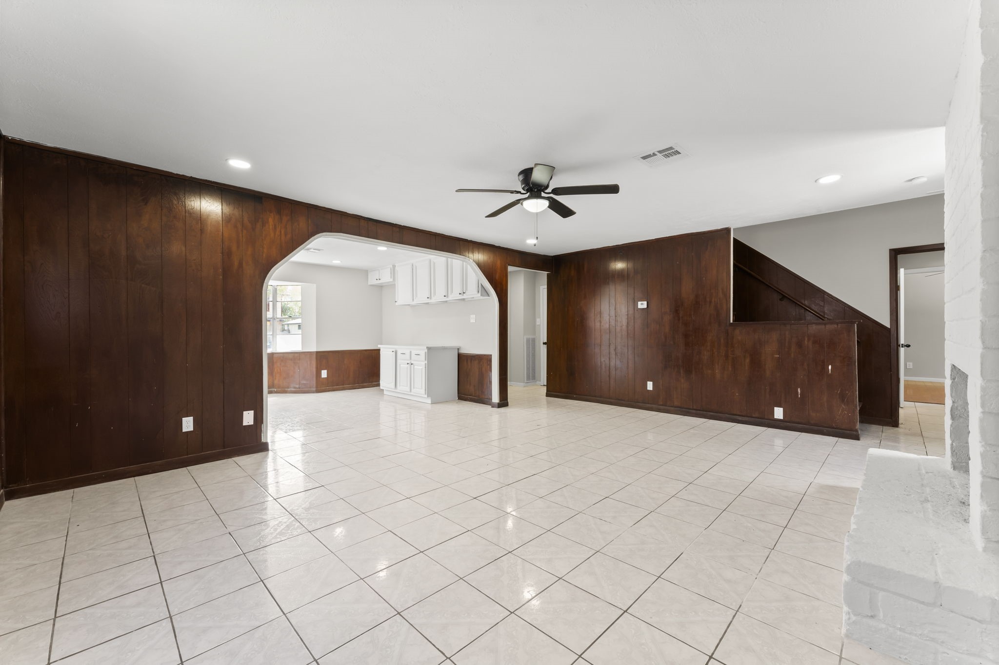 6918 Thornwild Road Houston, TX 77489 - Photo 6 of 21 a view of an empty room and a window