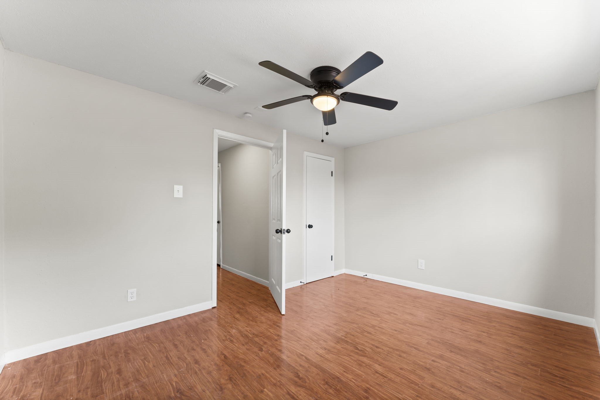 6918 Thornwild Road Houston, TX 77489 - Photo 8 of 21 a view of empty room with wooden floor and ceiling fan