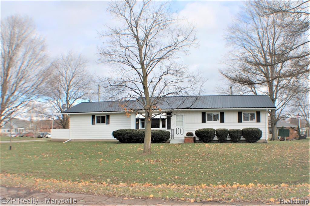 548 North Neeper Street Capac, MI 48014 - Photo 1 of 42