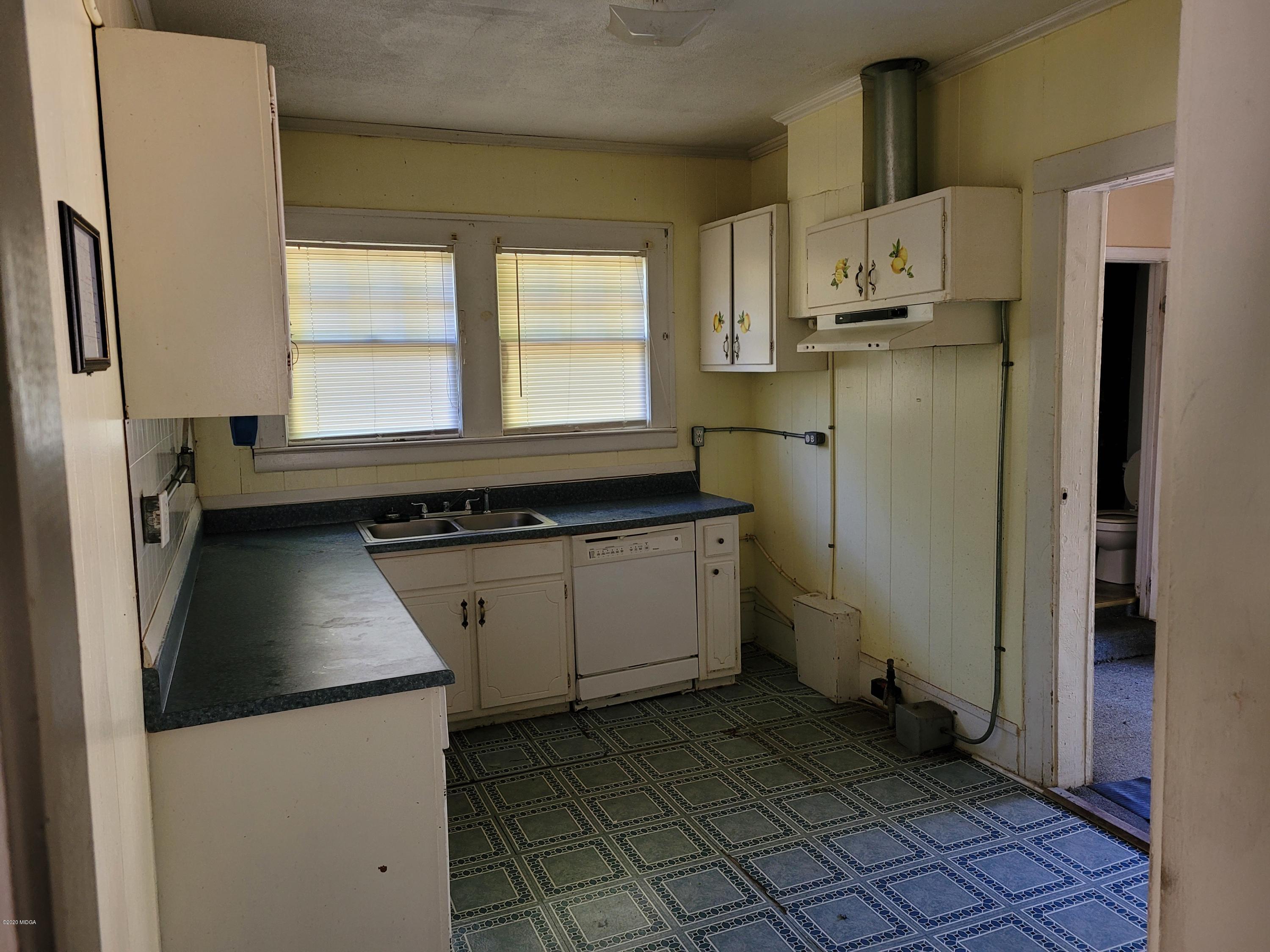 2104 Jeffersonville Road Macon, GA 31217 - Photo 5 of 13 kitchen