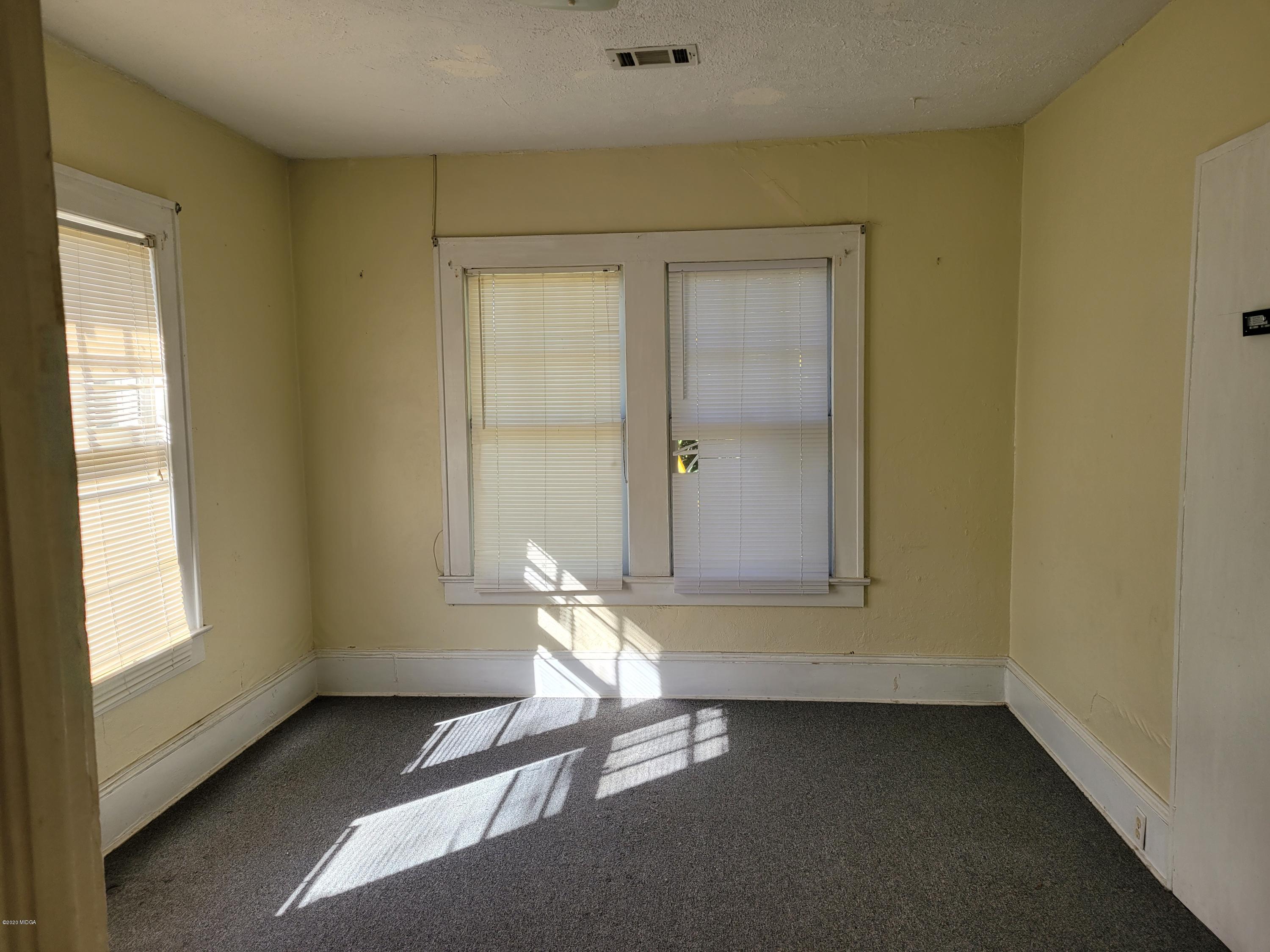 2104 Jeffersonville Road Macon, GA 31217 - Photo 6 of 13 frontroom