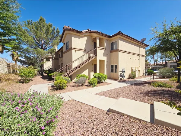 $1,305 | 8501 West University Avenue, Unit 1120, Las Vegas, NV 89147