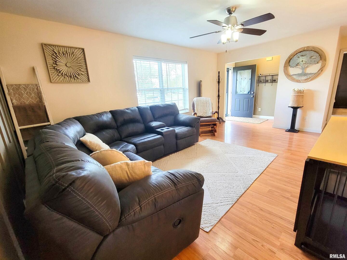 16 Stone Forge Pike Flora, IL 62839 - Photo 13 of 98 a living room with furniture and a large window