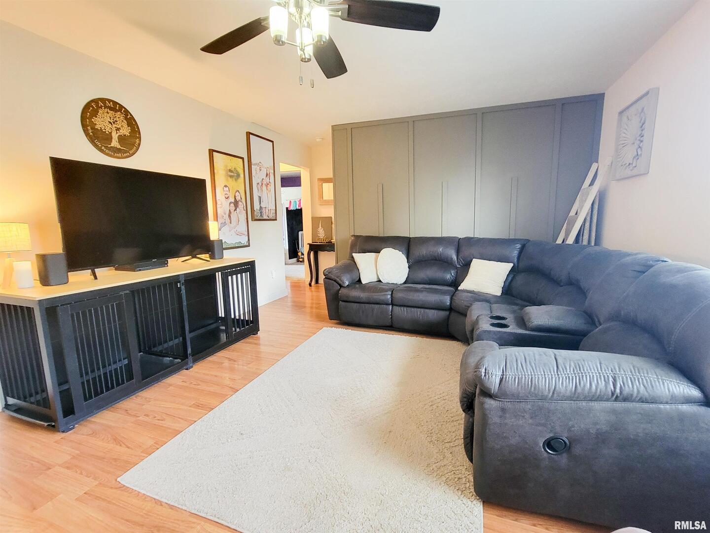 16 Stone Forge Pike Flora, IL 62839 - Photo 14 of 98 a living room with furniture and a flat screen tv