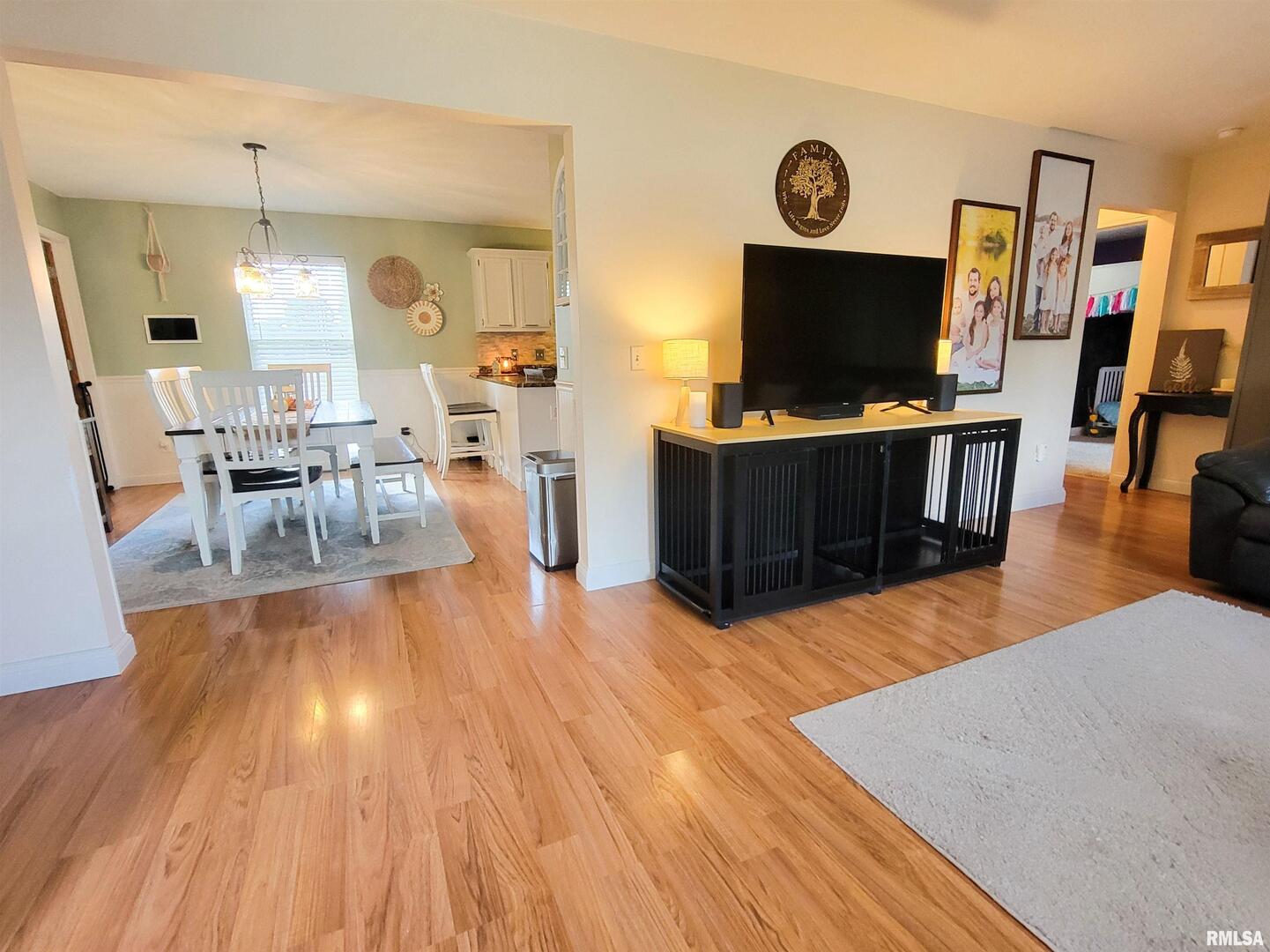16 Stone Forge Pike Flora, IL 62839 - Photo 19 of 98 a living room with furniture and a flat screen tv