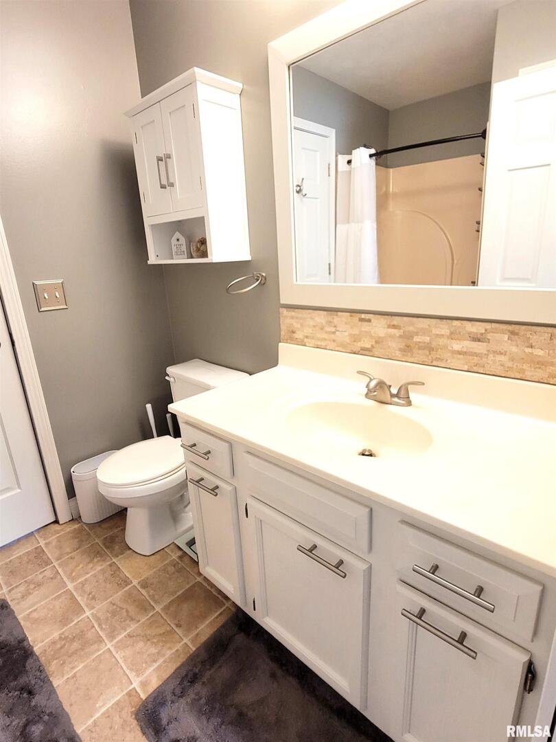 16 Stone Forge Pike Flora, IL 62839 - Photo 47 of 98 a bathroom with a sink a toilet and a window
