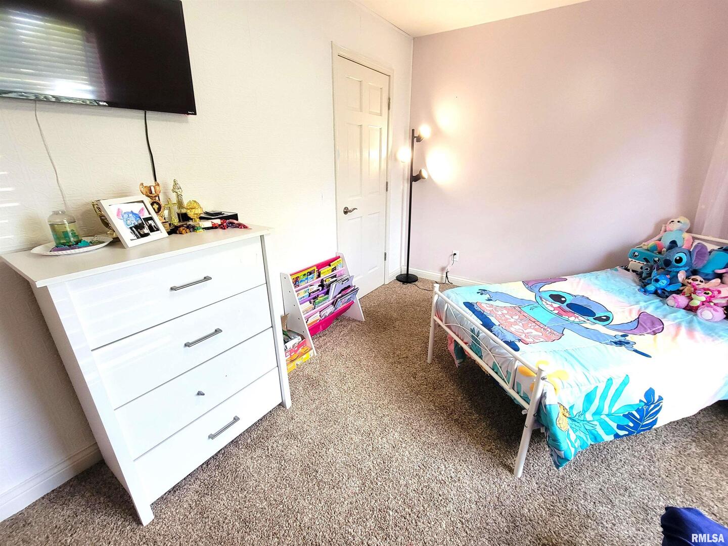 16 Stone Forge Pike Flora, IL 62839 - Photo 57 of 98 a bed room with a bed a dresser and a lamp