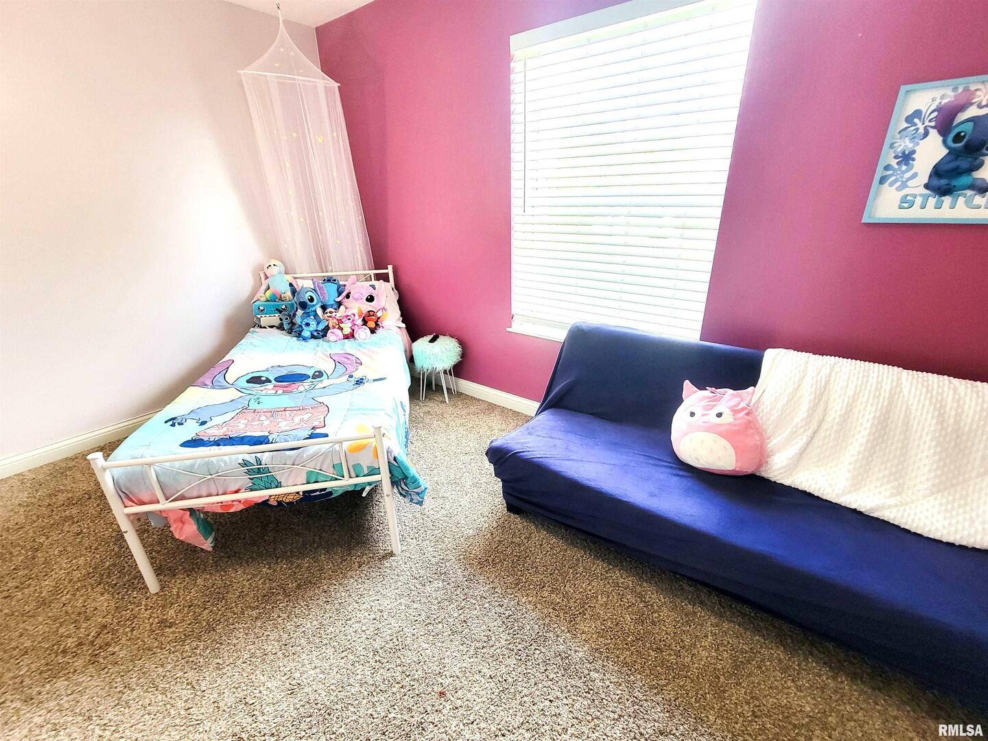 16 Stone Forge Pike Flora, IL 62839 - Photo 59 of 98 a living room with furniture and a potted plant