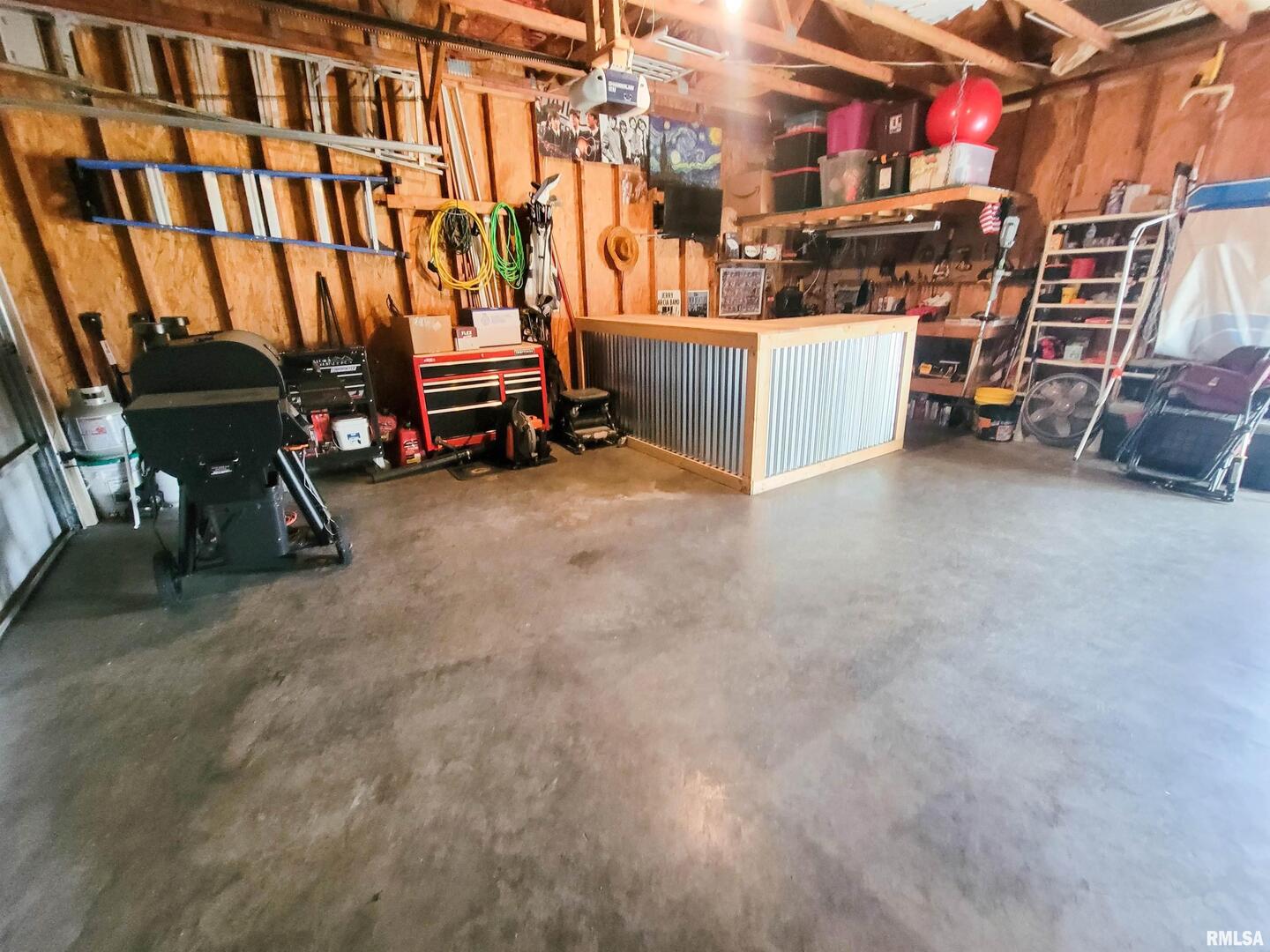 16 Stone Forge Pike Flora, IL 62839 - Photo 76 of 98 a view of a room with racks