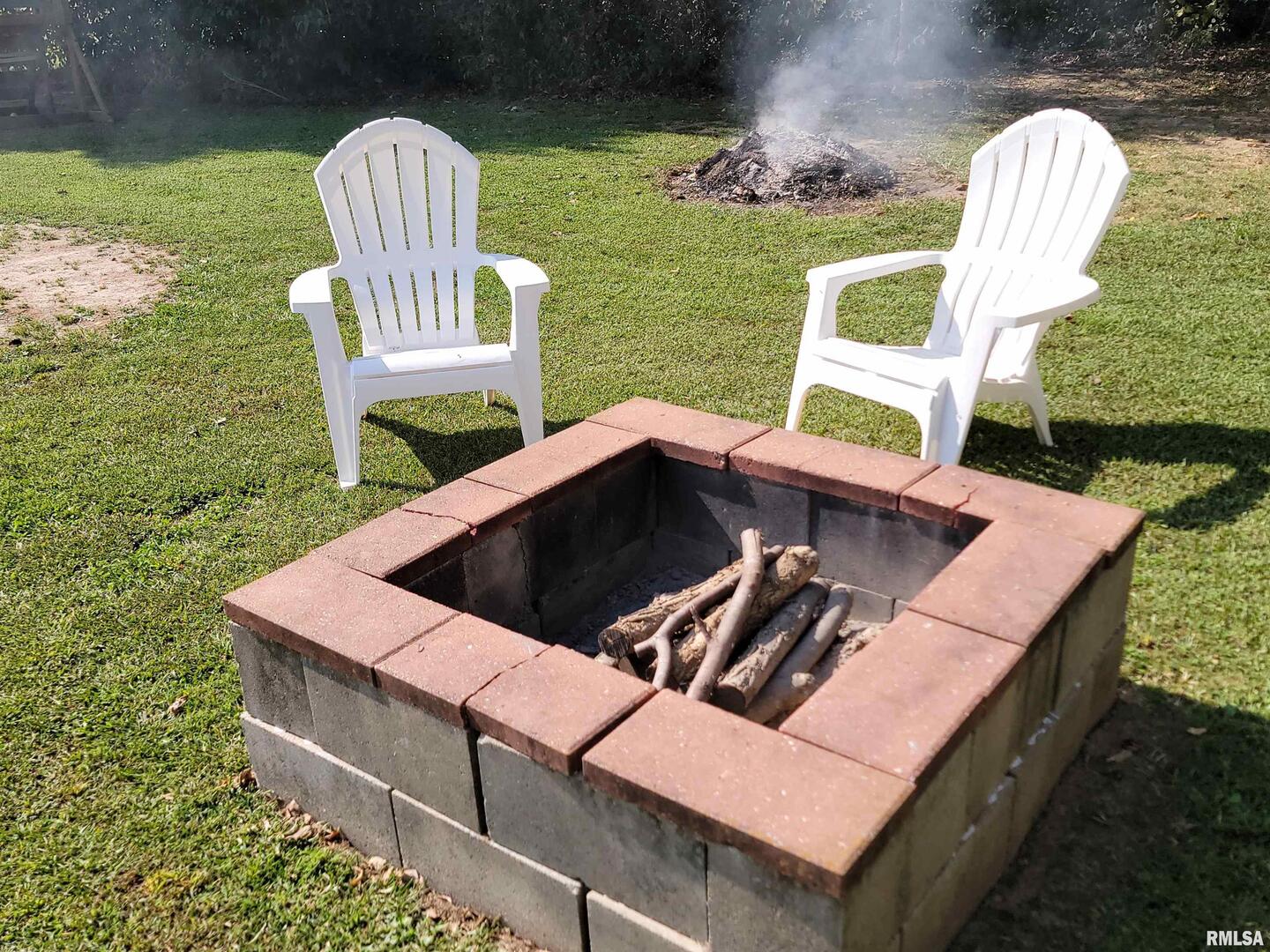 16 Stone Forge Pike Flora, IL 62839 - Photo 91 of 98 a view of a chairs and table in the patio