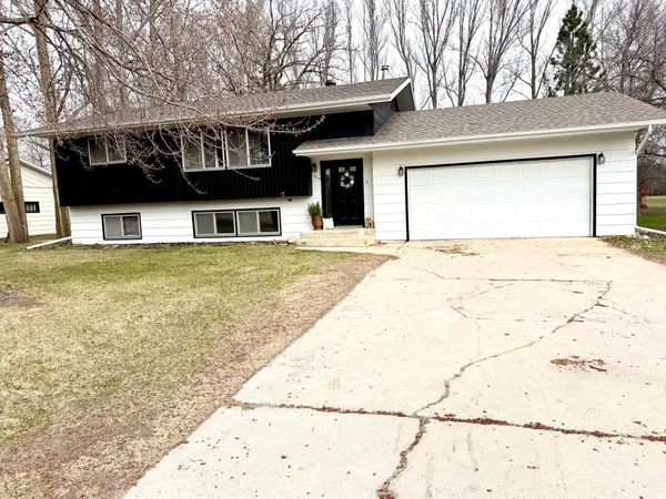 $258,000 | 1215 Edgewood Drive, Thief River Falls, MN 56701