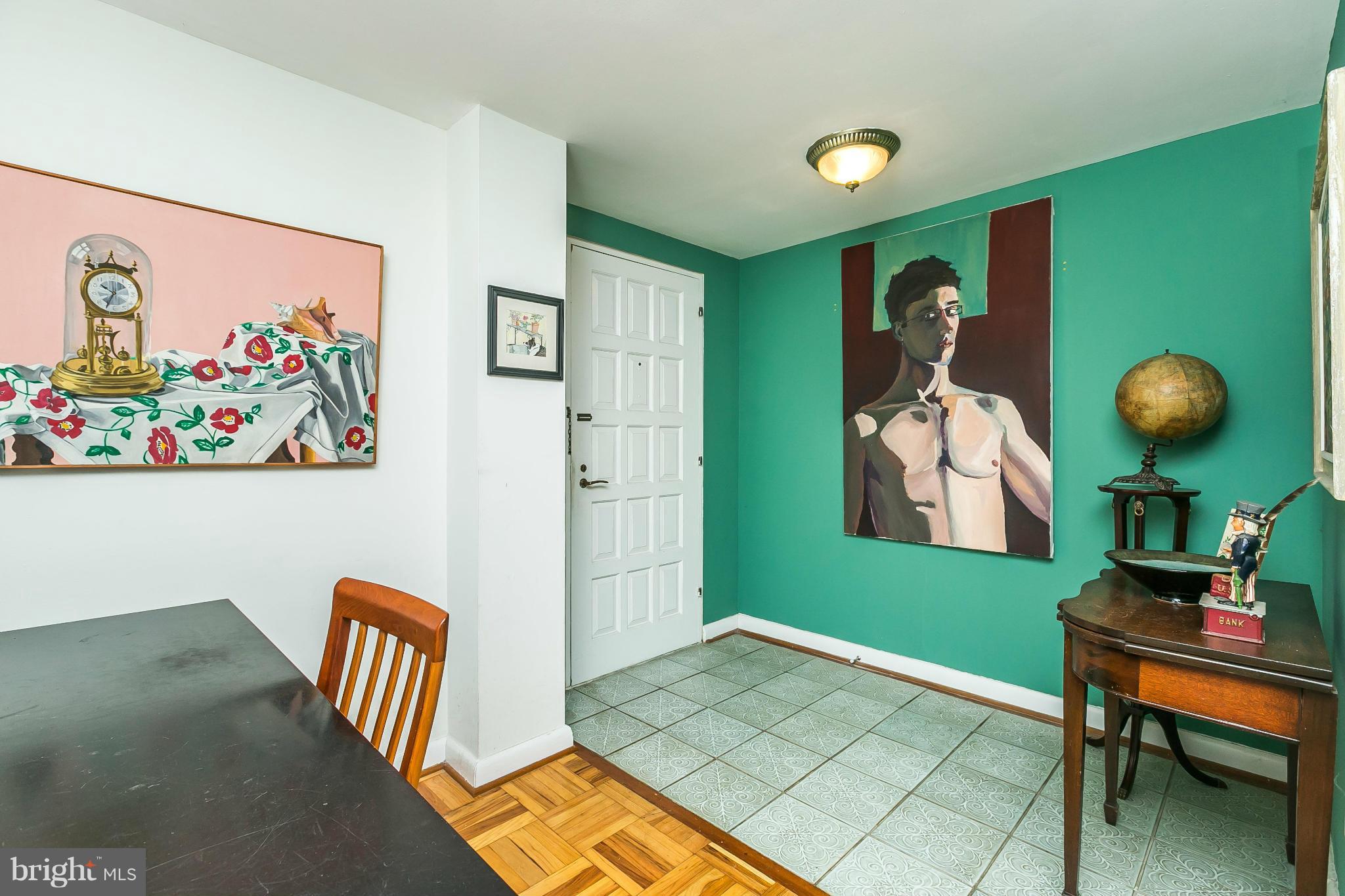 310 Ridgemede Road, Unit 107 Baltimore, MD 21210 - Photo 4 of 28 a room with furniture and a window
