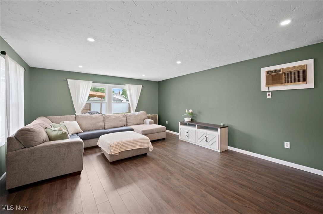 1843 Rush Road Wickliffe, OH 44092 - Photo 4 of 39 Gallery Image 4
