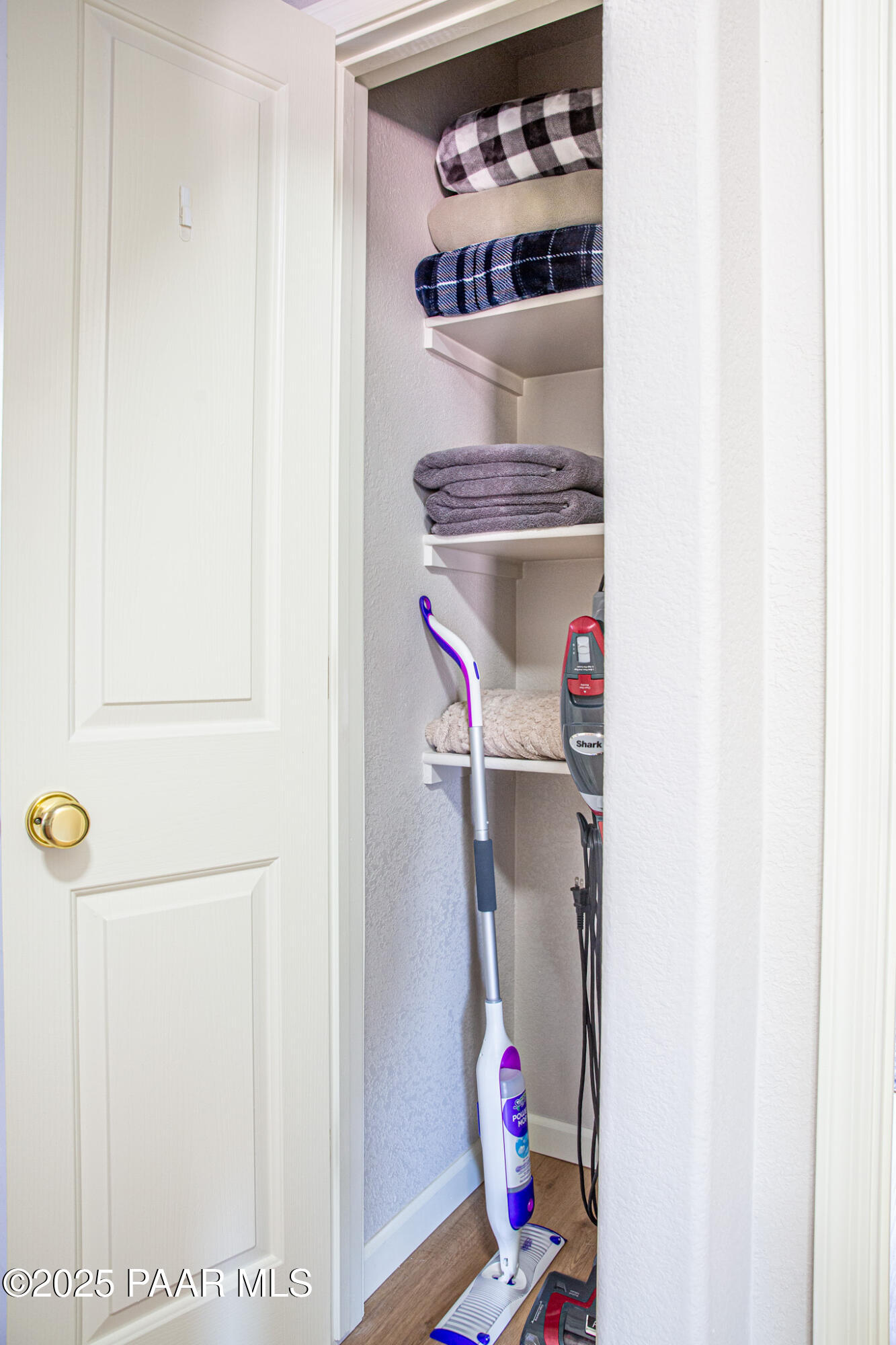 7075 Horizon Way Prescott Valley, AZ 86315 - Photo 9 of 44 a utility room with dryer and washer
