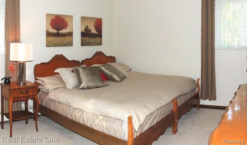 1428 East Avon Circle Rochester, MI 48309 - Photo 14 of 21 Large Master Bedroom