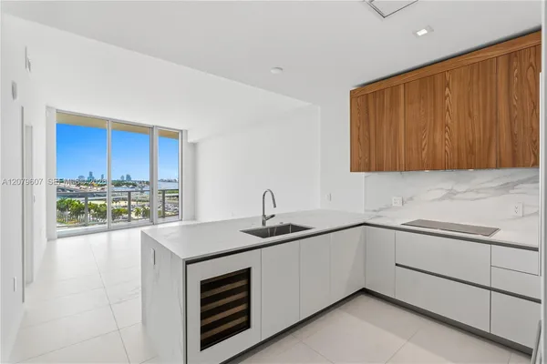 $5,950 | 1400 Biscayne Boulevard, Unit 804, Miami, FL 33132