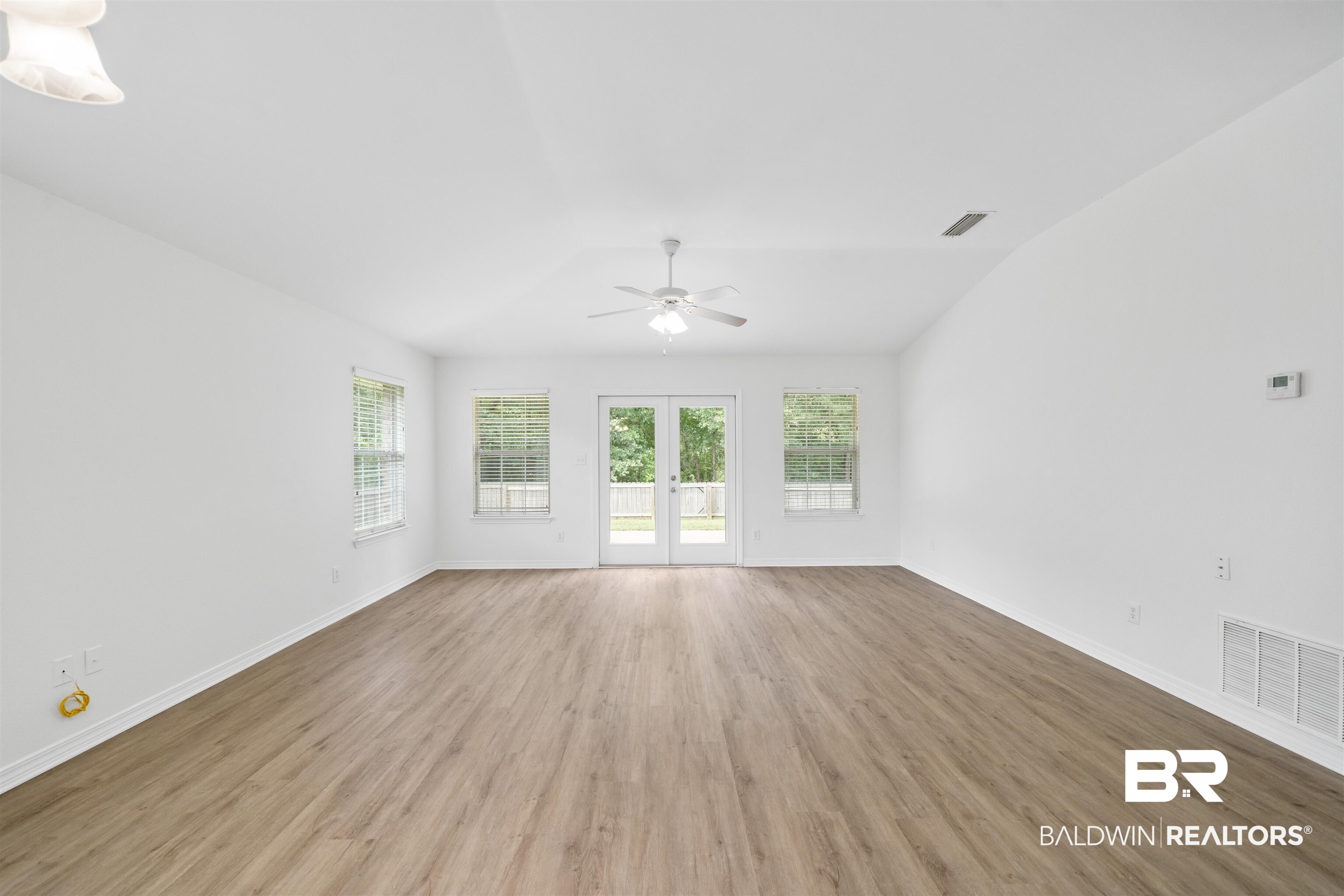 16063 Mansion Street Foley, AL 36535 - Photo 8 of 31 Living area