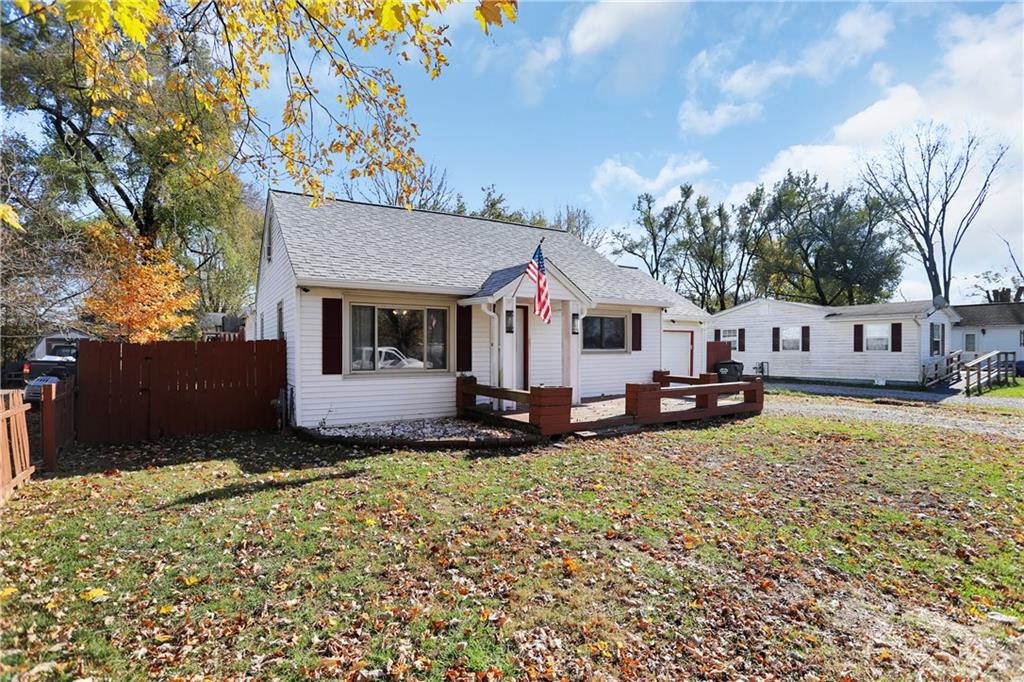 4993 Vance Columbus, IN 47201 - Photo 2 of 27