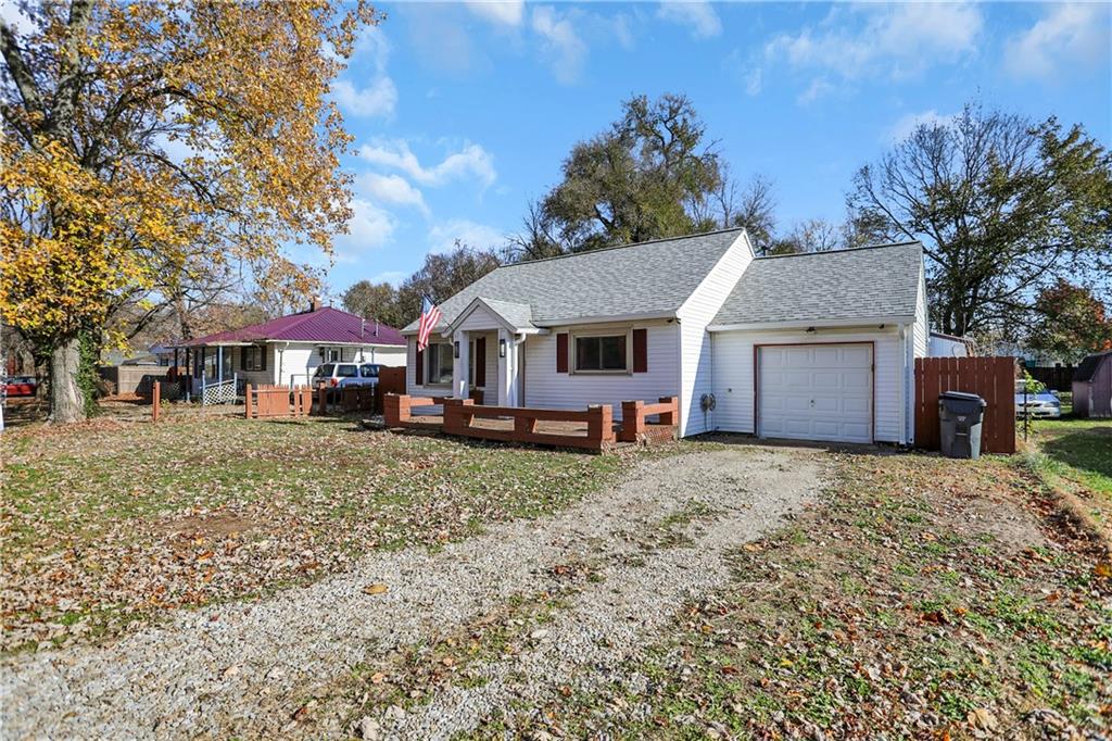 4993 Vance Columbus, IN 47201 - Photo 3 of 27