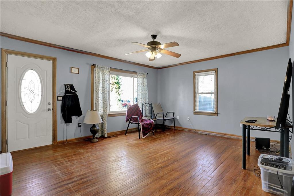 4993 Vance Columbus, IN 47201 - Photo 4 of 27