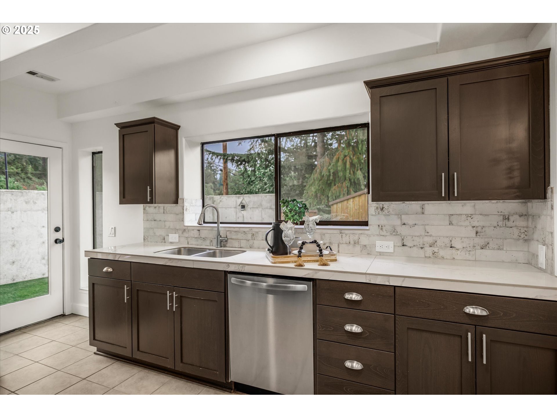 14824 South Redland Road Oregon City, OR 97045 - Photo 4 of 48