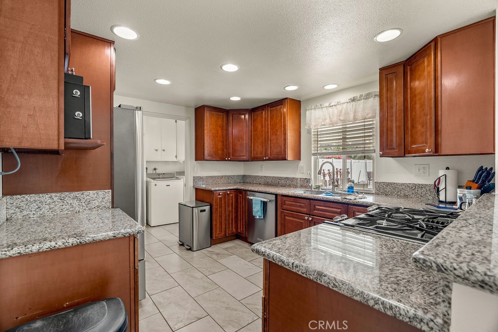 5444 Peacock Lane Riverside, CA 92505 - Photo 12 of 55