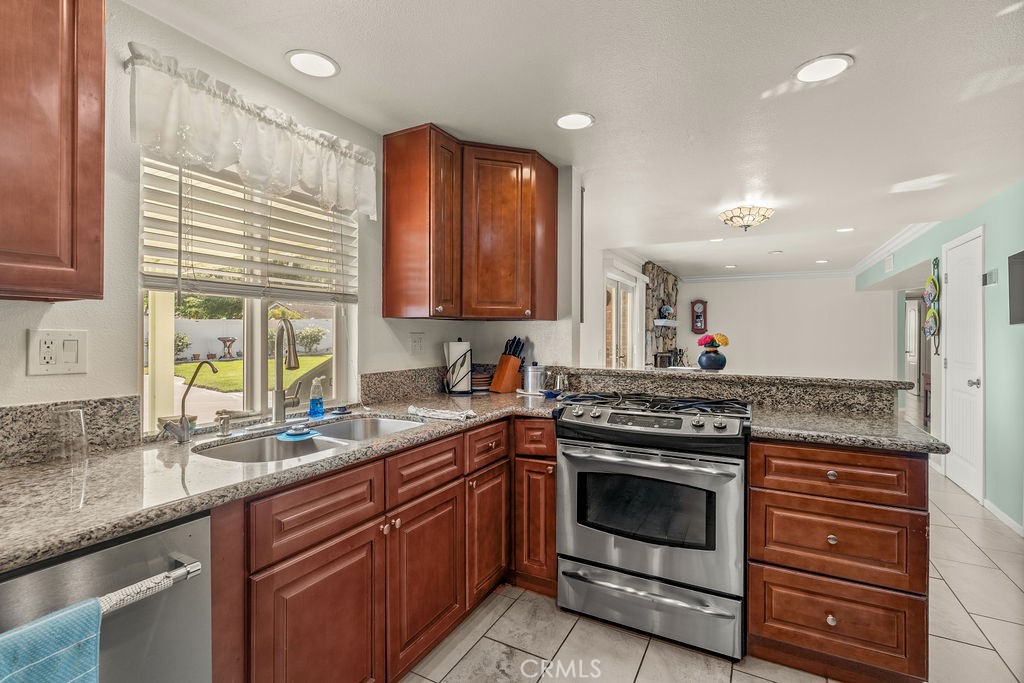 5444 Peacock Lane Riverside, CA 92505 - Photo 13 of 55