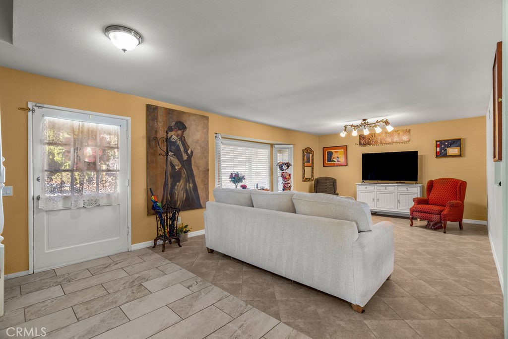 5444 Peacock Lane Riverside, CA 92505 - Photo 5 of 55