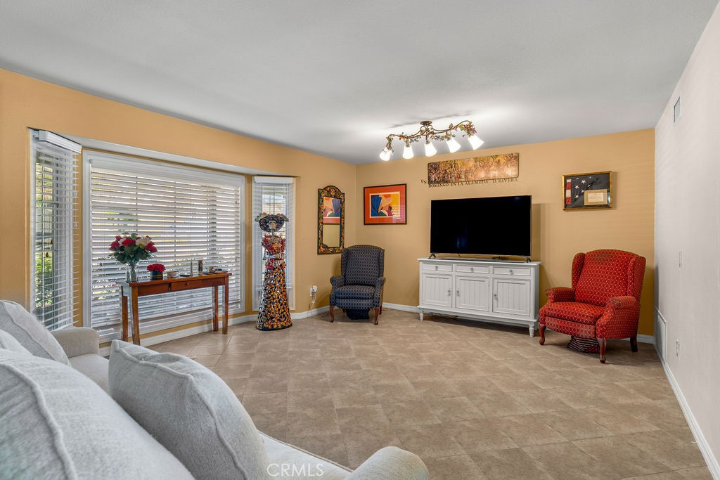 5444 Peacock Lane Riverside, CA 92505 - Photo 6 of 55