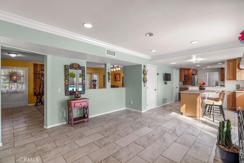 5444 Peacock Lane Riverside, CA 92505 - Photo 9 of 55