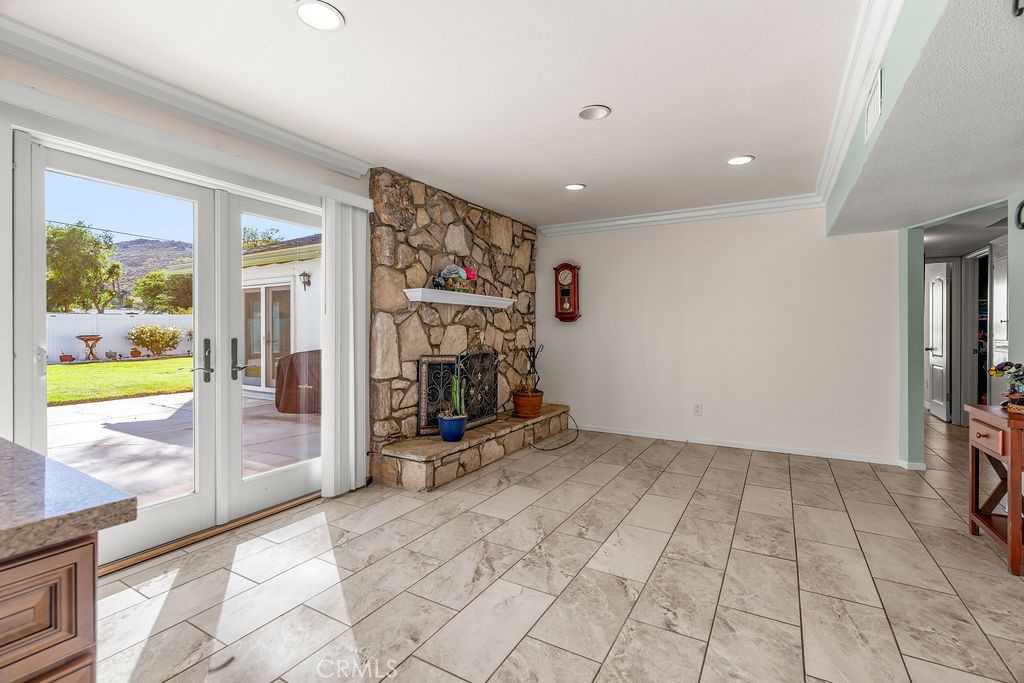 5444 Peacock Lane Riverside, CA 92505 - Photo 10 of 55