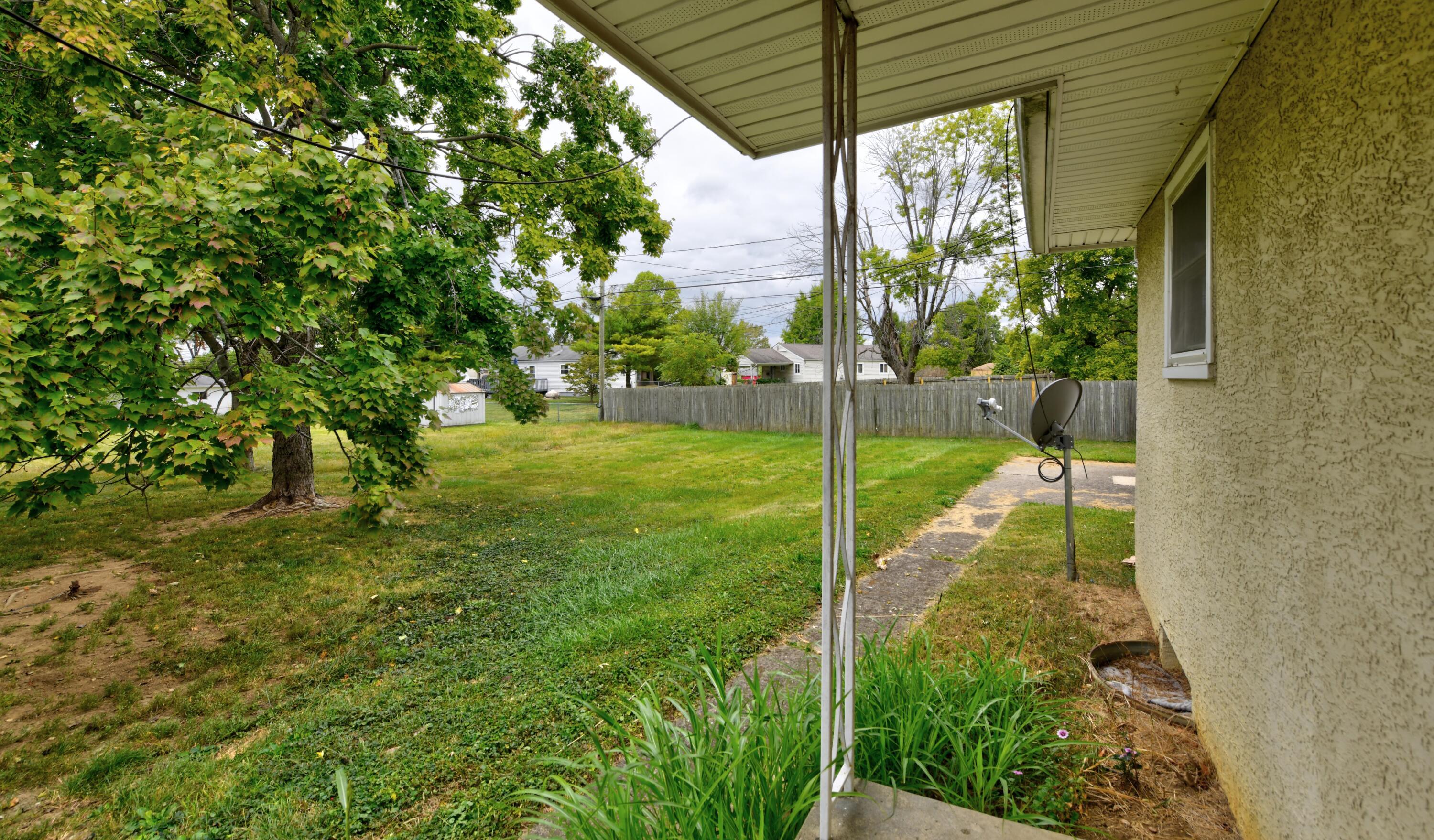 3715 Arnelle Road Columbus, OH 43228 - Photo 20 of 24 Back Porch (2)