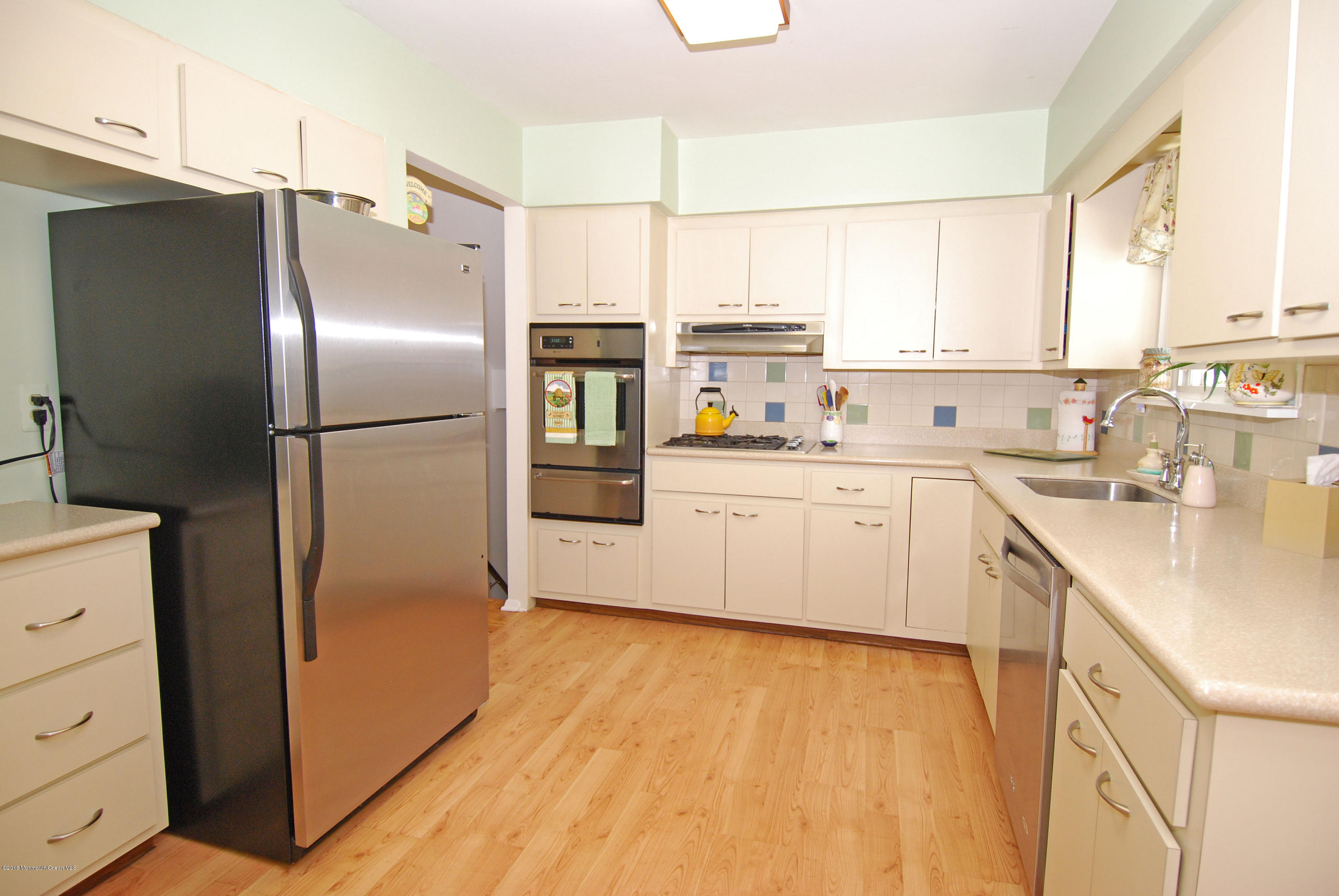 142 Riveredge Road Tinton Falls, NJ 07724 - Photo 2 of 19 DSC_0602f