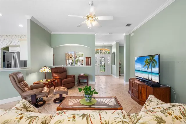 $400,000 | 126 Lake Region Circle, Winter Haven, FL 33881